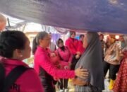 Ketum Bhayangkari Beri Bantuan di Pengungsian Aceh Tamiang, Hibur dan Kuatkan Korban.