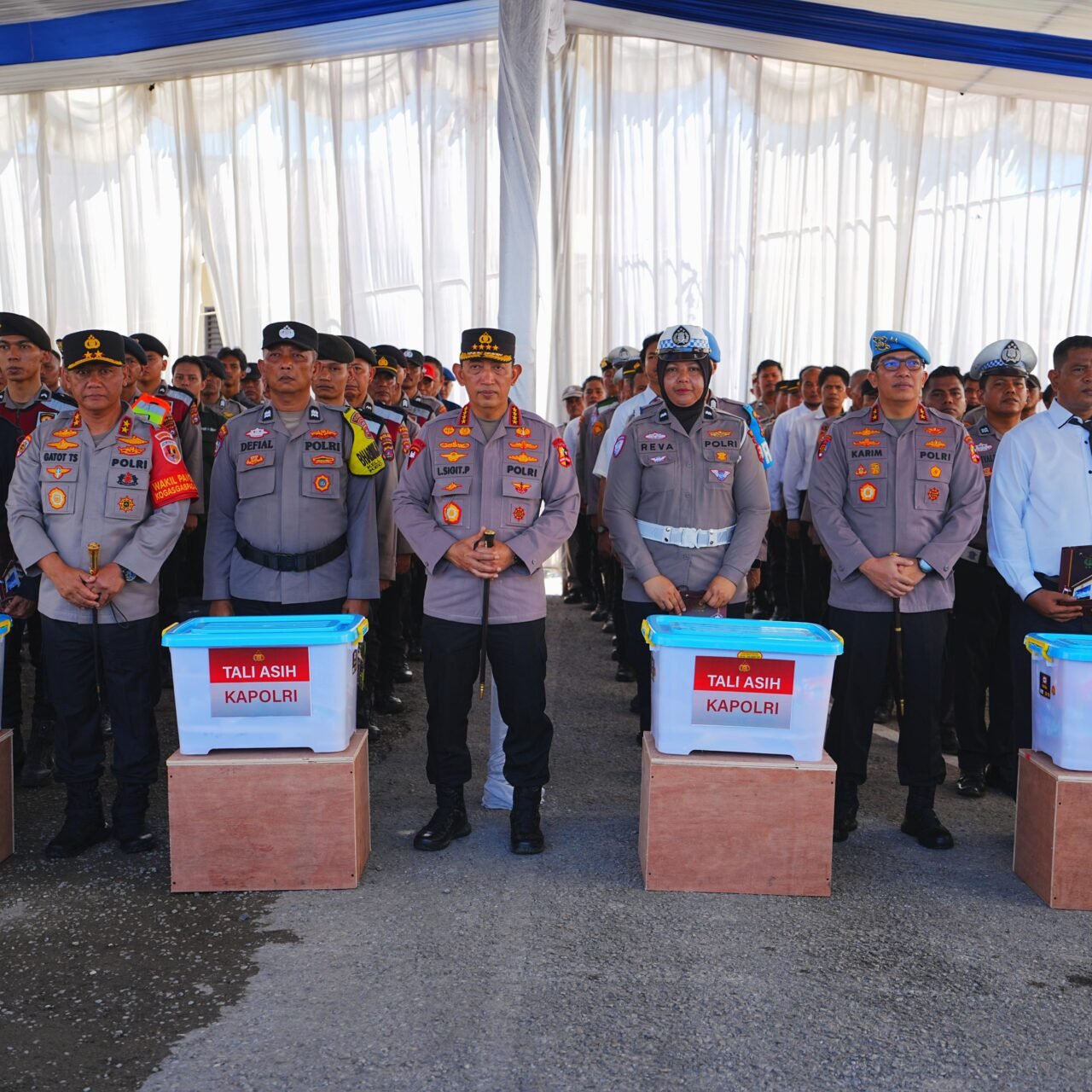 Kapolri Beri Motivasi dan Apresiasi kepada Anggota Polri Terdampak Bencana di Sumbar.