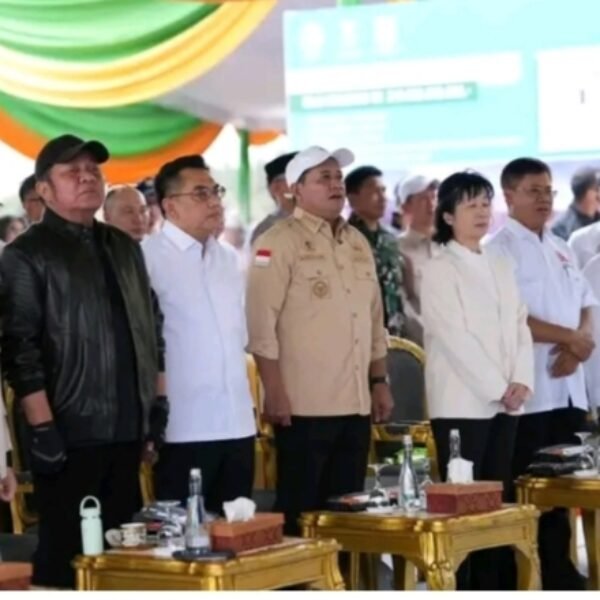 Jalan Desa Sri Menanti. Di Tinjau Langsung Oleh Bupati Dan Gubernur 