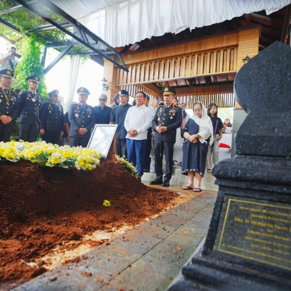 Hadiri Pemakaman, Kapolri: Pesan Eyang Meri Jadi Inspirasi dan Semangat Keluarga Besar Polri