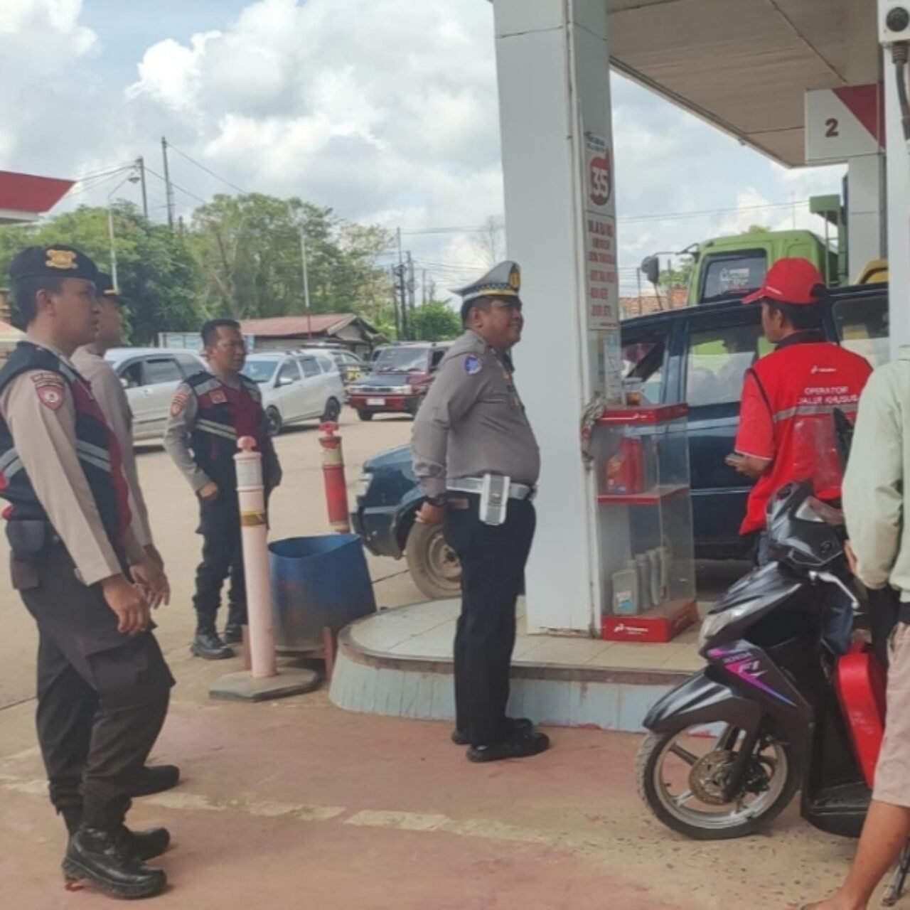 Cegah Kelangkaan BBM dan Penimbunan, Piket Pawas Polres Banyuasin Pimpin Patroli Gabungan Samapta dan Lantas di SPBU Km 52