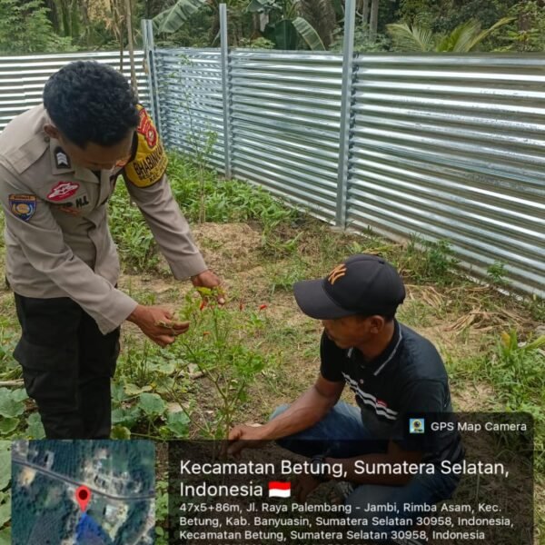 Bhabinkamtibmas Polsek Betung Gerakkan Warga Lubuk Karet Dukung Swasembada Pangan Nasional