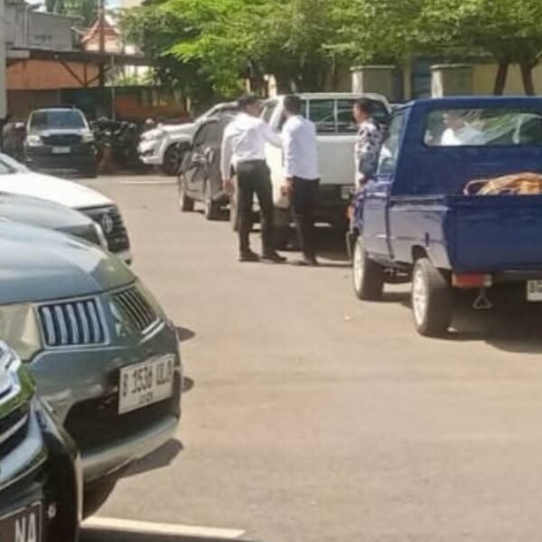 PARKIRAN POLDA SUMSEL DIPADATI KENDARAAN INTERNAL, PENGUNJUNG KESUSAHAN TEMUKAN TEMPAT PARKIR