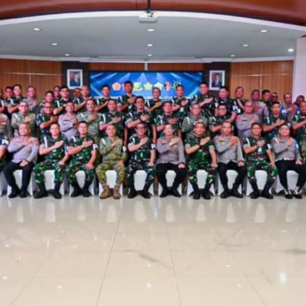 TNI DAN POLRI PERKUAT SINERGI INSTITUSIONAL UNTUK MENJAGA STABILITAS KEAMANAN NASIONAL   
