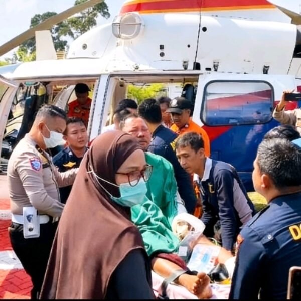 HELIKOPTER POLISI EVAKUASI PASIEN KORBAN LAKA LANTAS DI MURATARA