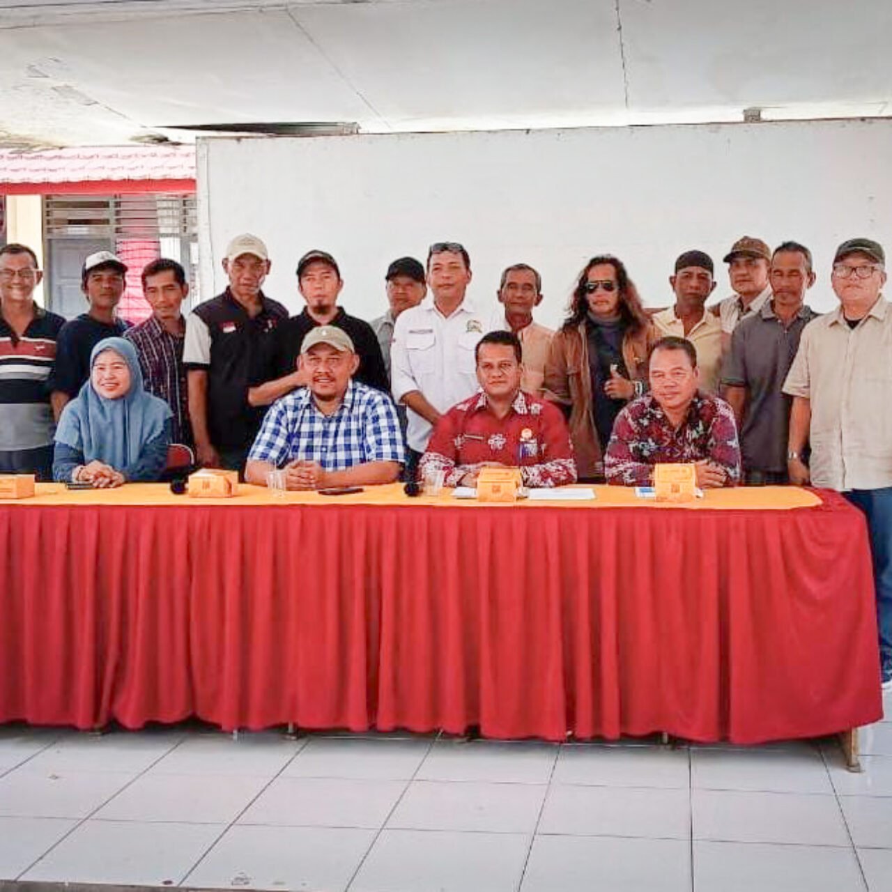 Camat Betung Fasilitasi Mediasi antara PTPN VII Betung Krawo dan Kelompok Tani Persatuan Masyarakat Rimba Asam