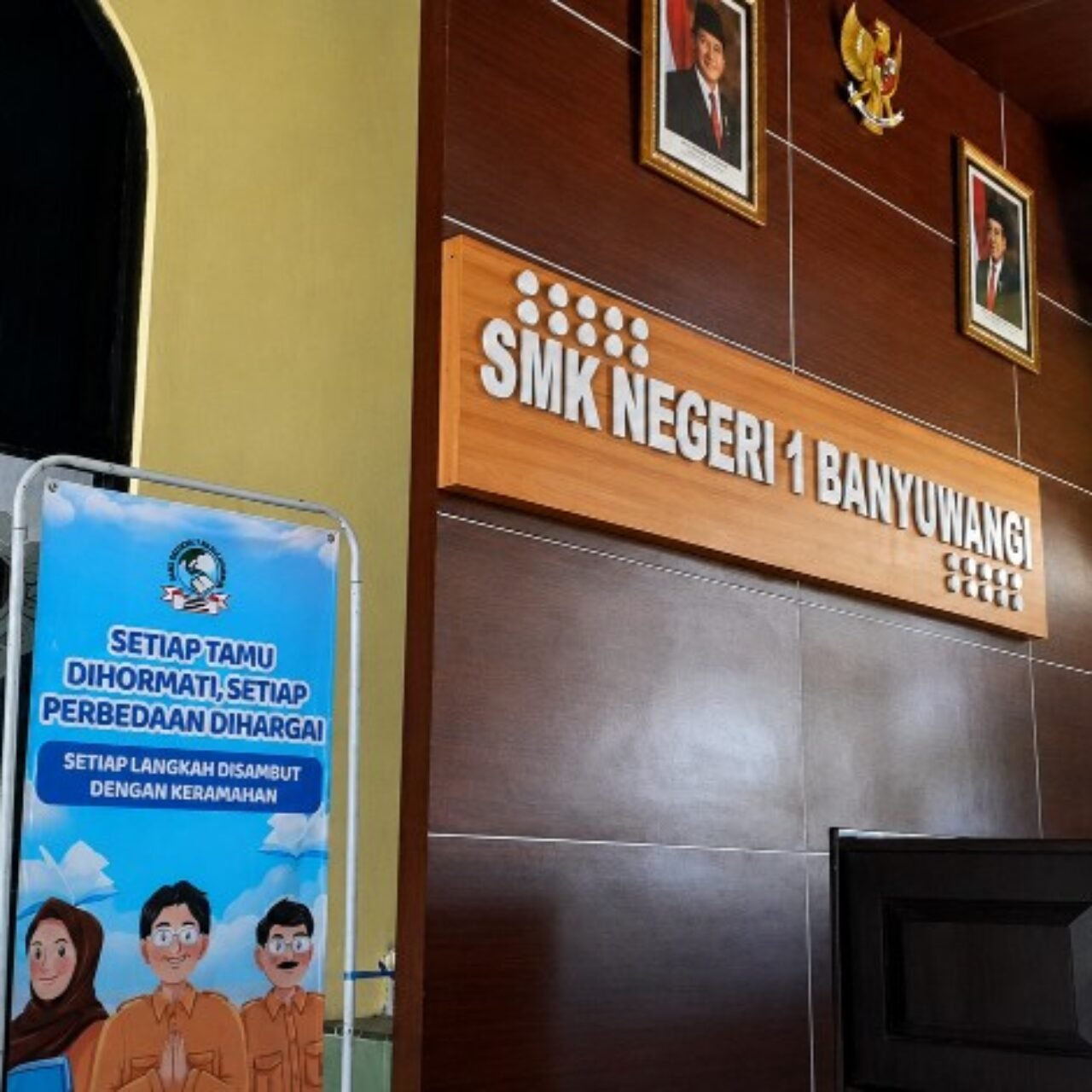 Terkuak!!! Dugaan Penjualan Seragam di SMKN 1 Banyuwangi, Kepala Sekolah dan Humas Bungkam, Dinas Pendidikan Angkat Bicara